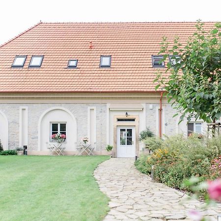 Na Kmine Hotel Obristvi Екстериор снимка