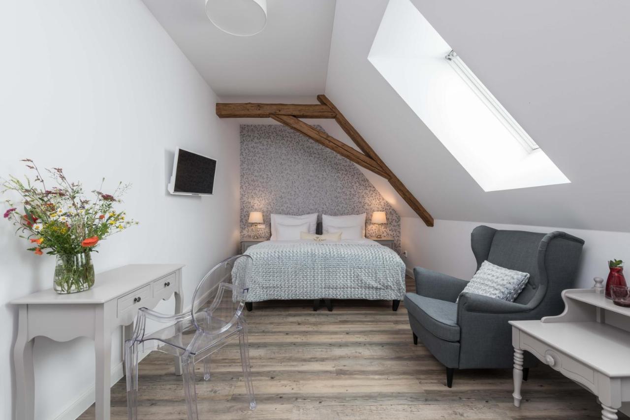 Na Kmine Hotel Obristvi Екстериор снимка