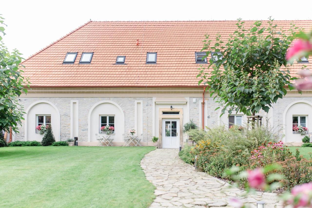 Na Kmine Hotel Obristvi Екстериор снимка