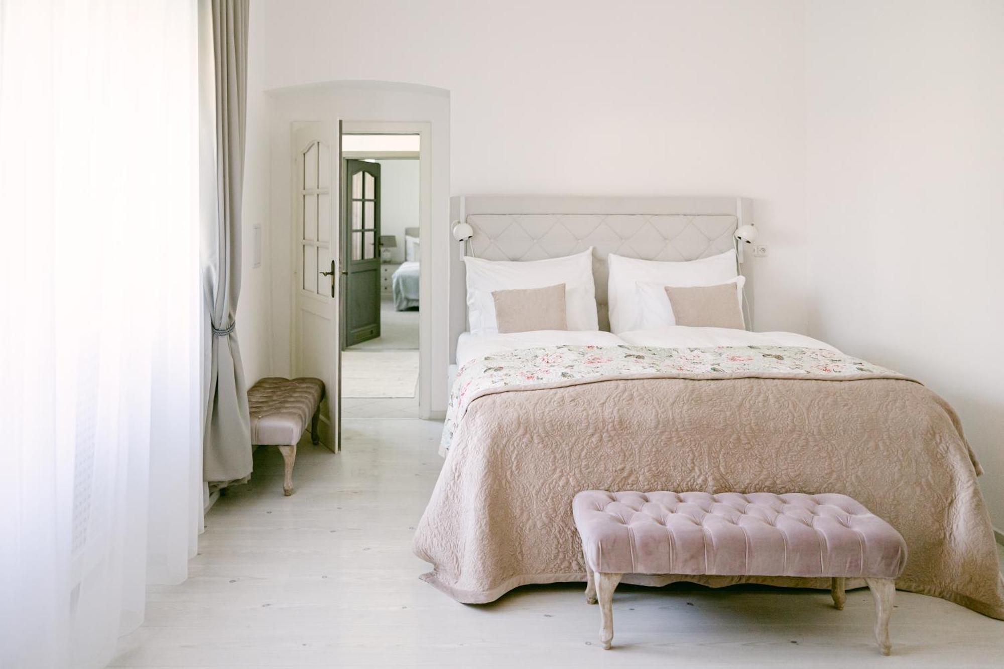 Na Kmine Hotel Obristvi Екстериор снимка