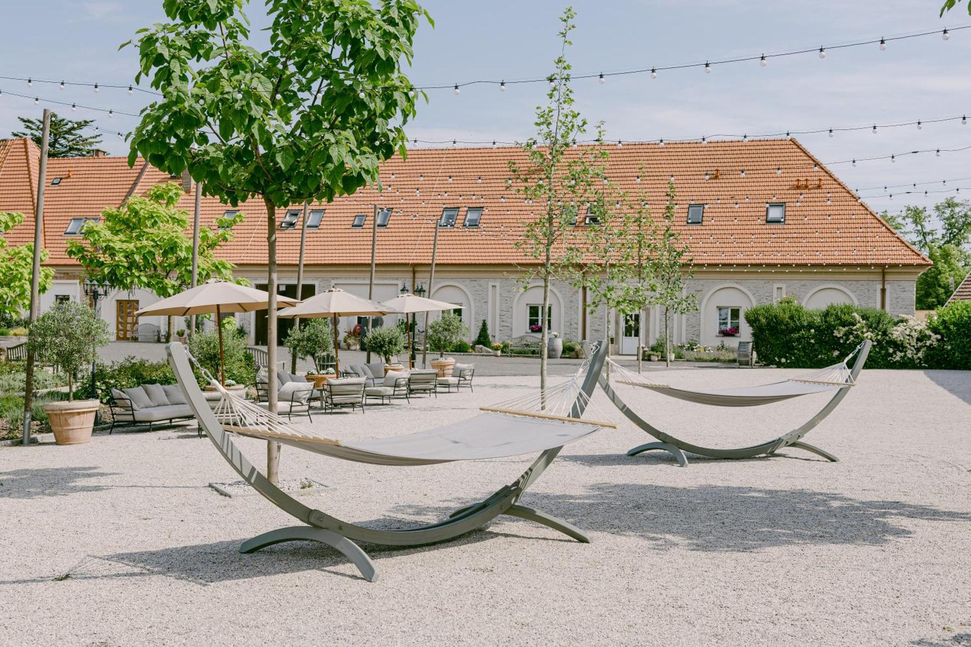 Na Kmine Hotel Obristvi Екстериор снимка