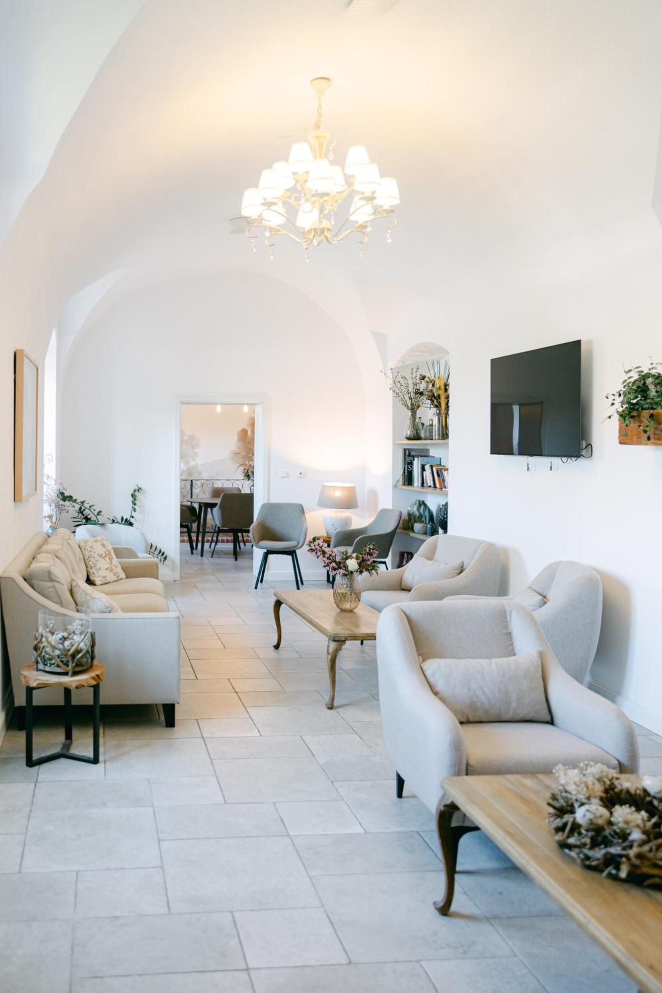 Na Kmine Hotel Obristvi Екстериор снимка