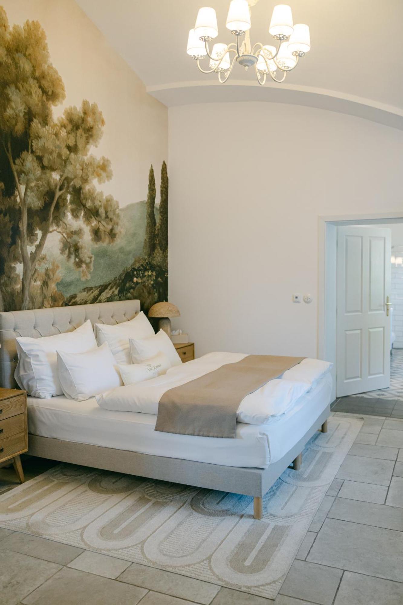 Na Kmine Hotel Obristvi Екстериор снимка